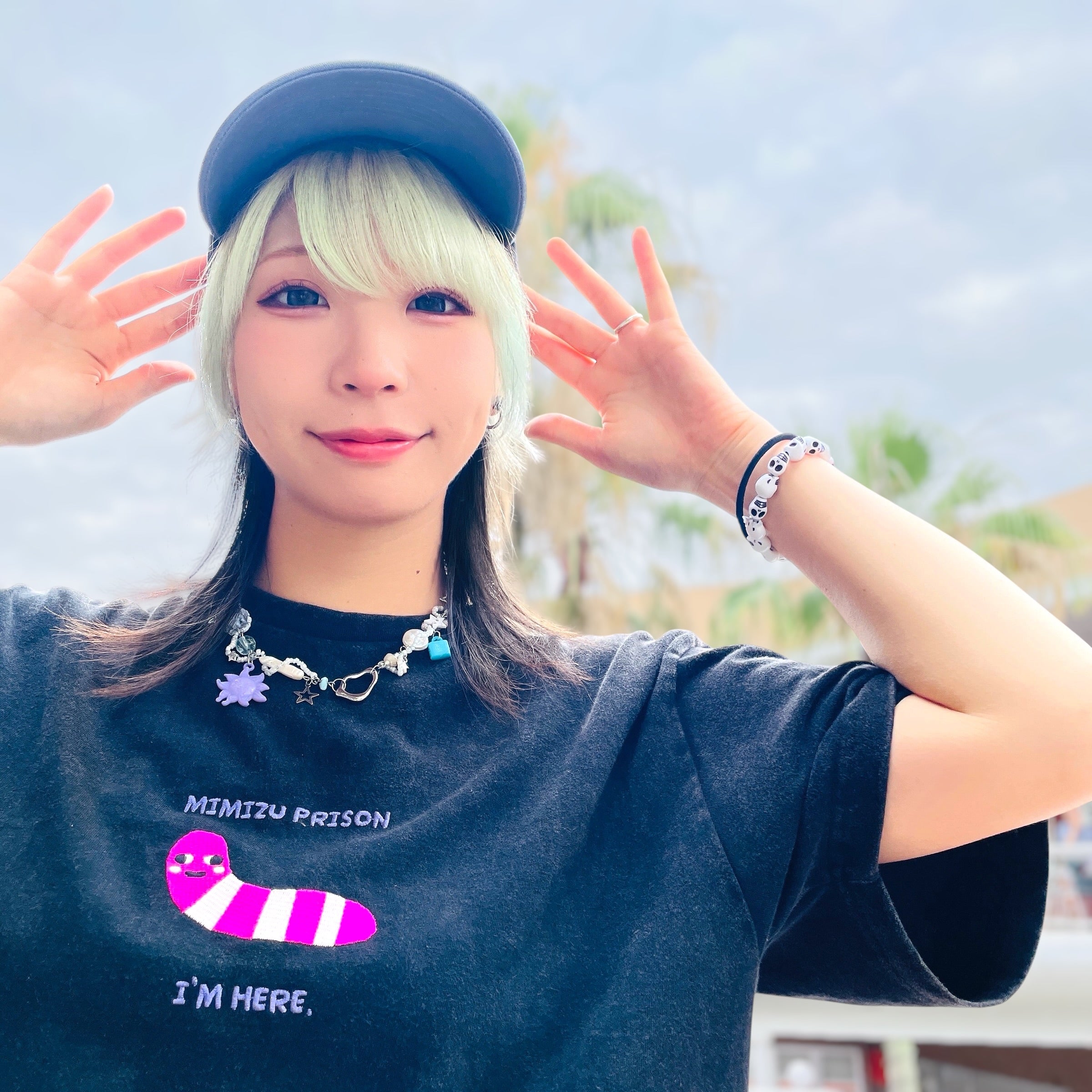 ミミズプリズンはここにいるTシャツ